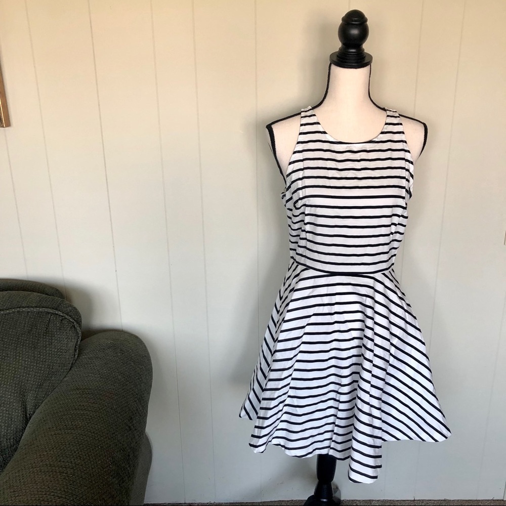 BB Dakota white and black striped dress size 6